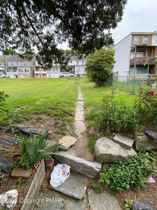 214 W Abbott St, Lansford, PA 18232 - photo 6