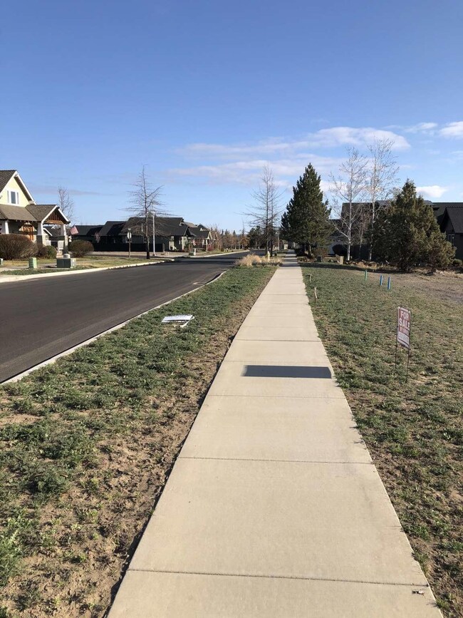 776 NW 13th St, Redmond, OR 97756 - photo 6