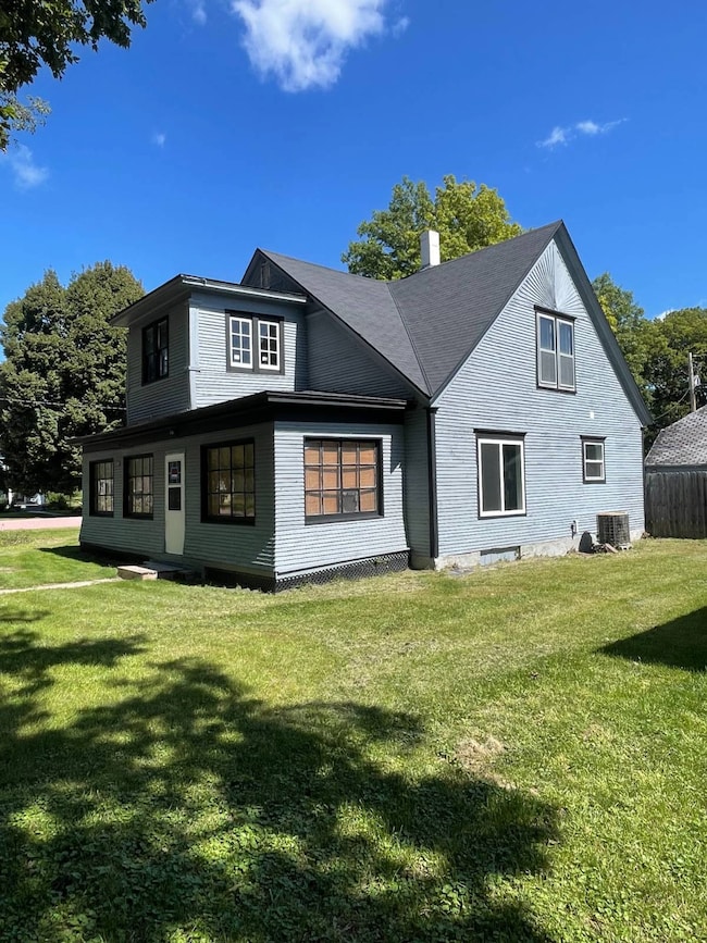 335 Windom St, Orchard, NE 68764 - photo 2