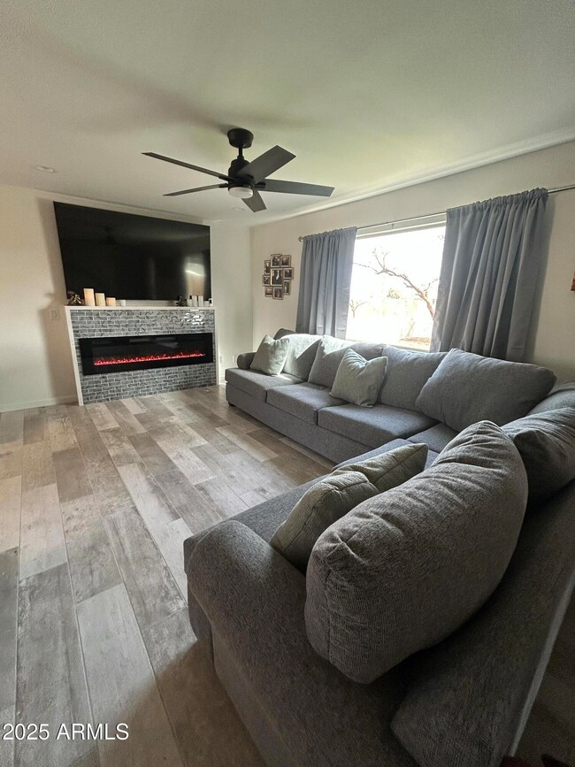 Livingroom w/ New Ceiling Fan