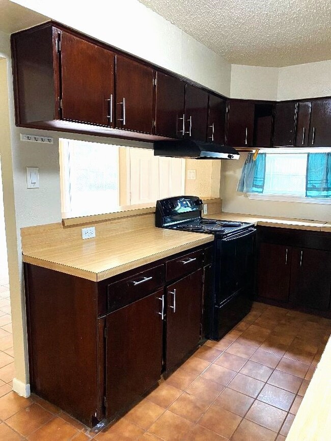 1211 Helms Rd, Houston, TX 77088 - photo 4