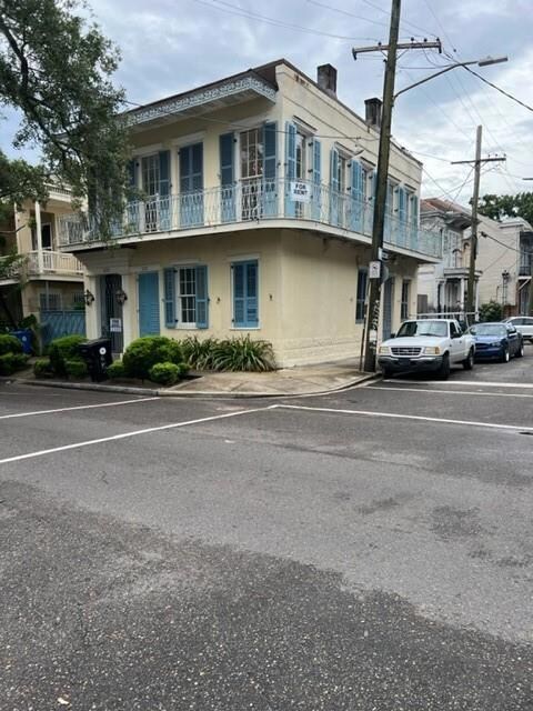 Esplanade & Treme Wrap Around Balcony 50