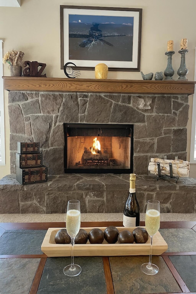 8-LivingroomFireplace-R16