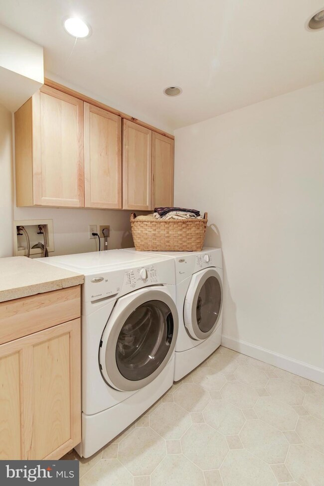 8112 Squirrel Run Rd, Springfield, VA 22152 - photo 3