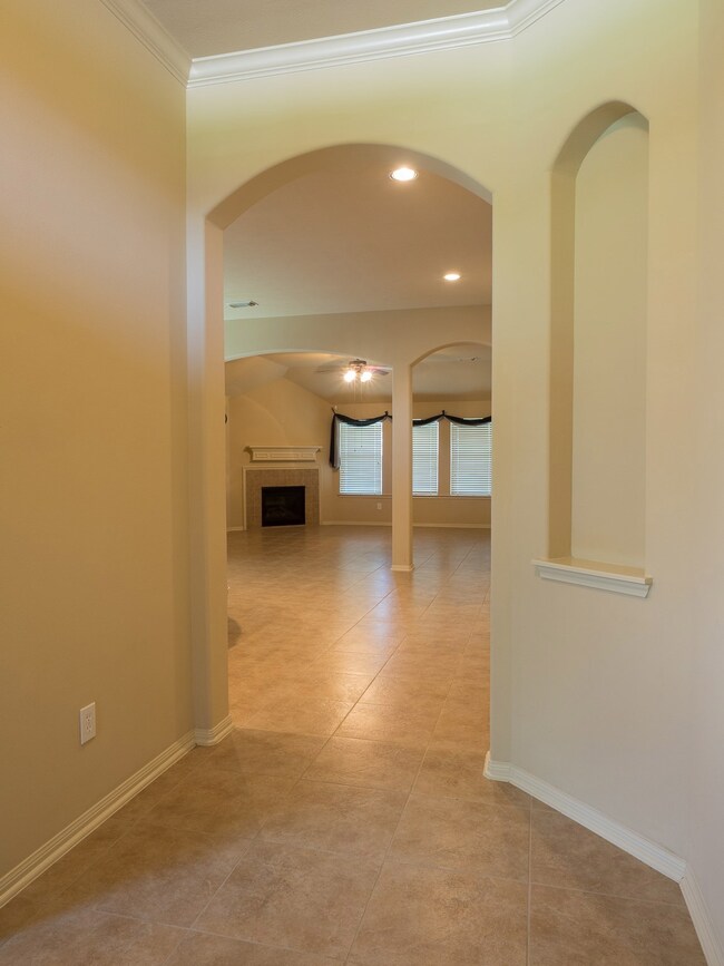 From front to back, this house has architectural appeal and a lovely simplicity.  Note the art niche and crown molding.  From the moment you close the door behind you when you enter, you'll notice how quiet this David Weekley home is - shutting out neighborhood noises.