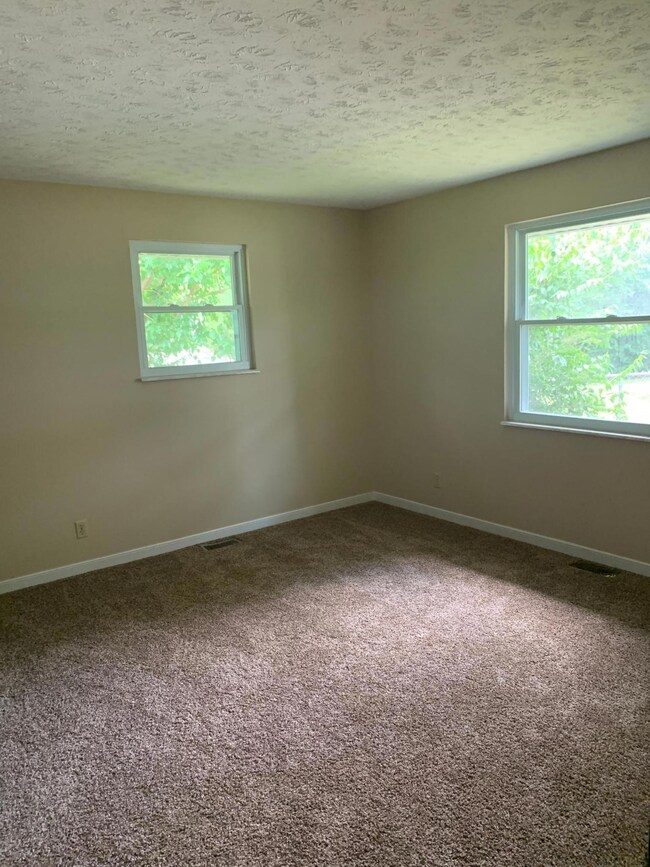 2424 Sycamore Ln, West Lafayette, IN 47906 - photo 3