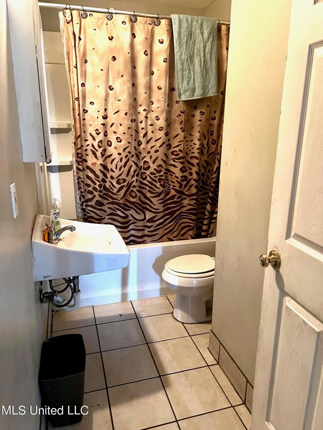 RUBY BATHROOM