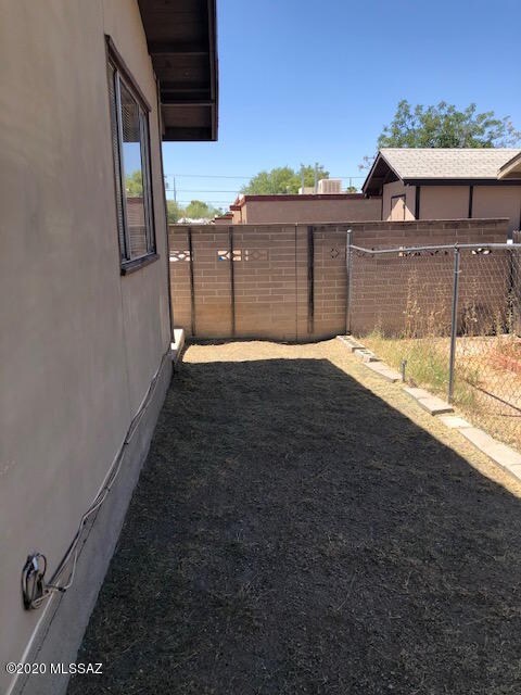 2528 N Fontana Ave unit G, Tucson, AZ 85705 - photo 2