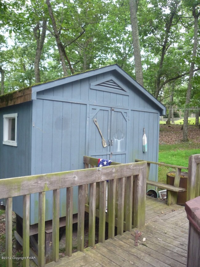 334 Mockingbird Ct, Pocono Mountain Lake Estates, PA 18324 - photo 4
