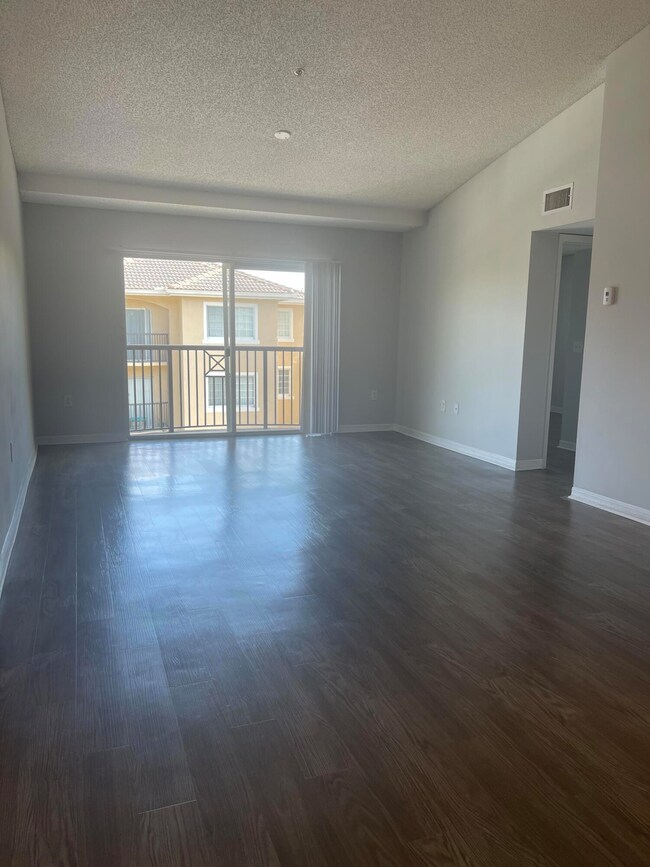 4197 N Haverhill Rd unit 212, West Palm Beach, FL 33417 - photo 4