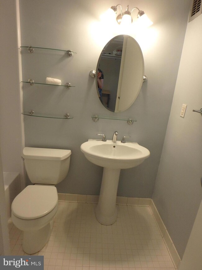 1011 Arlington Blvd unit 728, Arlington, VA 22209 - photo 7