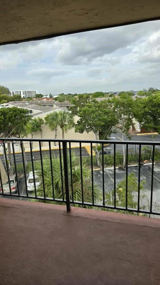 Ramblewood Condominium unit PH11, Miami, FL 33183 - photo 6