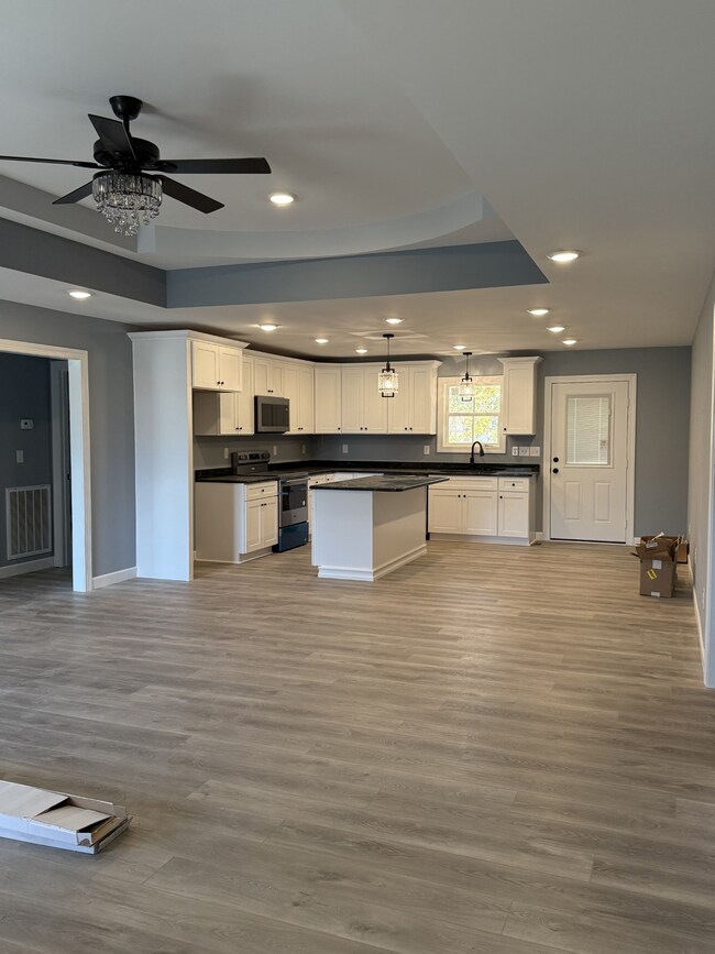 306 Cassie Dr, Lafayette, TN 37083 - photo 6