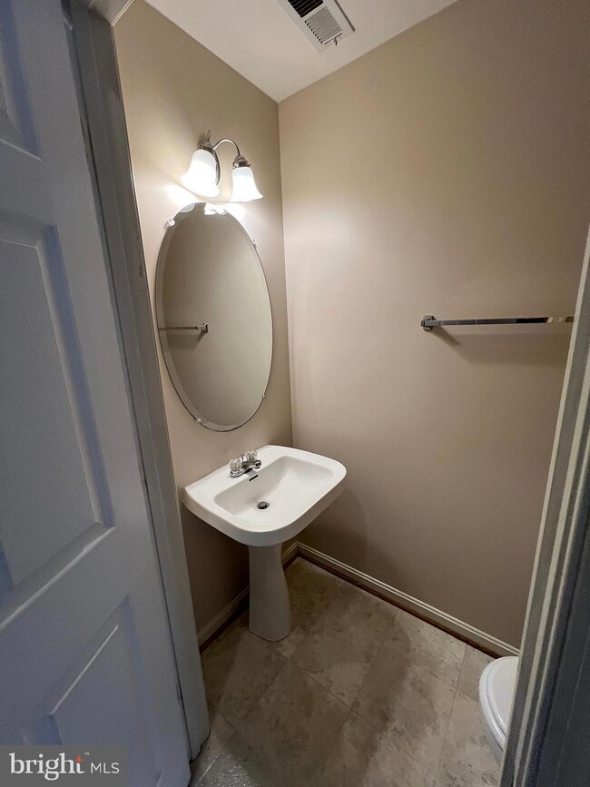 618 Trout Run Ct, Odenton, MD 21113 - photo 4