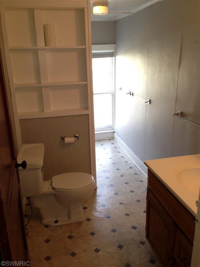 302 S Mulberry St, Marshall, MI 49068 - photo 6