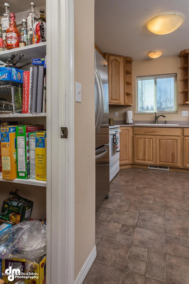 6874 Brittany Rock Way 14-large-006-Kitc