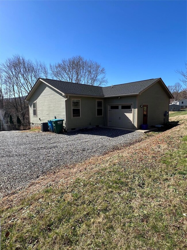 20 Golden Tree Ln, Asheville, NC 28806 - photo 4