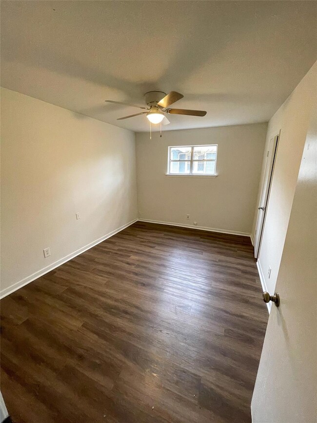 1016 W Gandy St unit 3, Denison, TX 75020 - photo 6