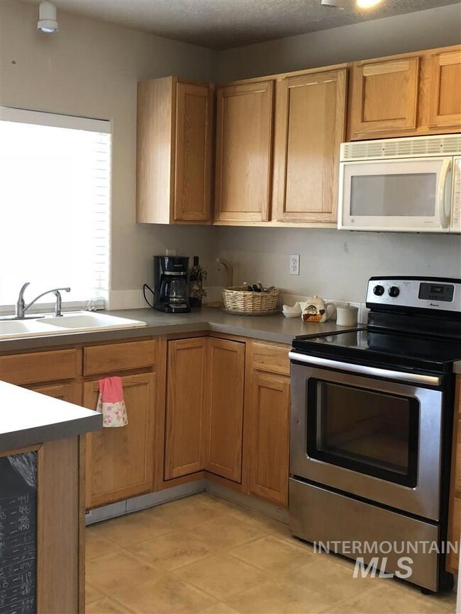 1301 W Hasket Cir, Nampa, ID 83686 - photo 4