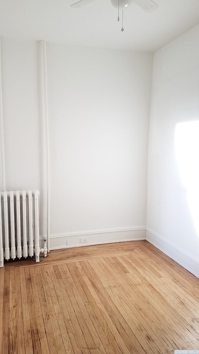 443 Warren St unit 2, Hudson, NY 12534 - photo 2