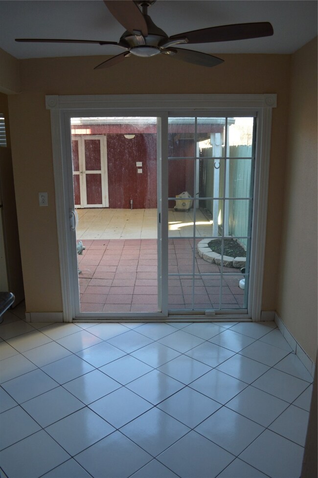 9311 Kingsflower Cir, Houston, TX 77075 - photo 5