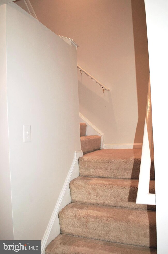 11812 Eton Manor Dr unit 302, Germantown, MD 20876 - photo 3