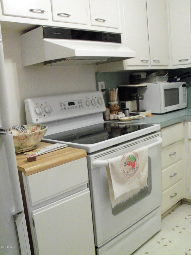 8900 Joseph Ct, Jacksonville, FL 32216 - photo 4