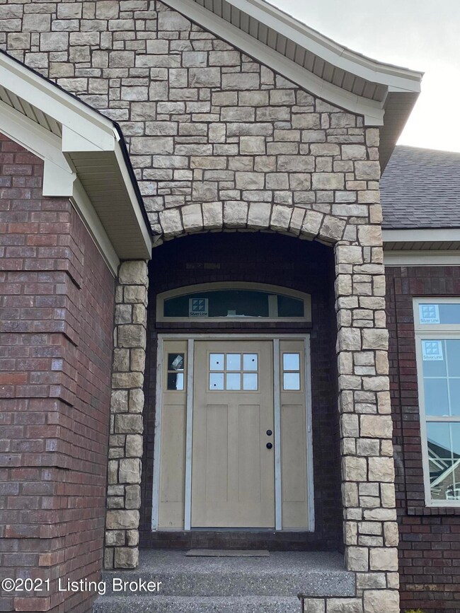 467 W Woodlake Cir, Mount Washington, KY 40047 - photo 2