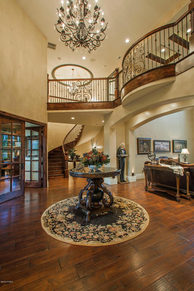Mapleton 2 Foyer Entry