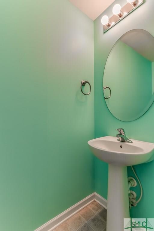 Powder Room / 1/2 Bath