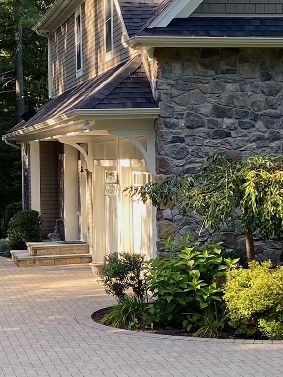 10 Covered Bridge Ln, Wayland, MA 01778 - photo 3