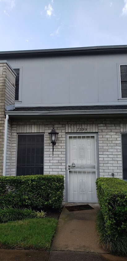 Burglar bars in all windows and front door.