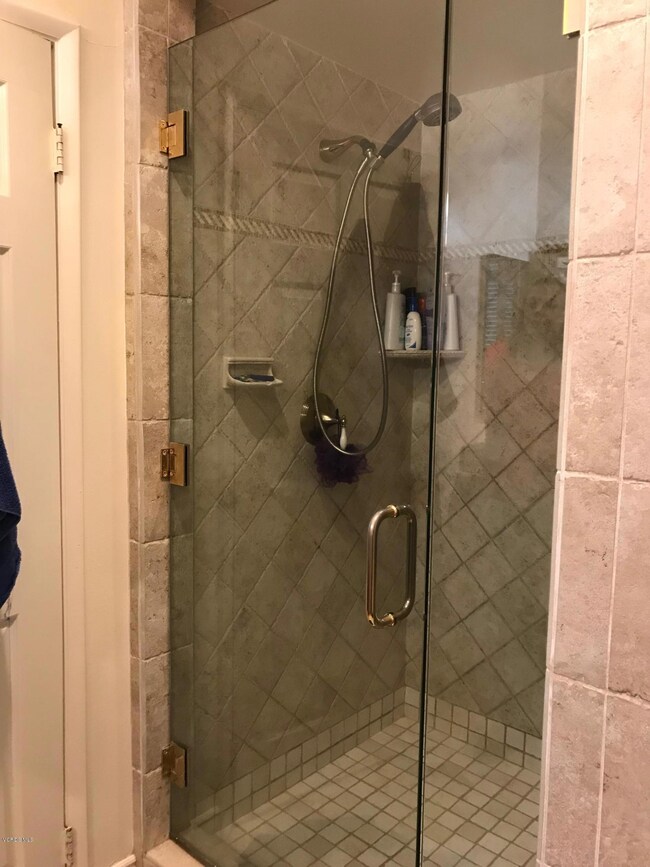 2CABA8CF-4AA9-4935-B7DE-EDD40CFCF115