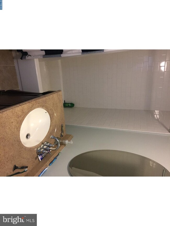 165 Green Ln unit 2, Philadelphia, PA 19127 - photo 4