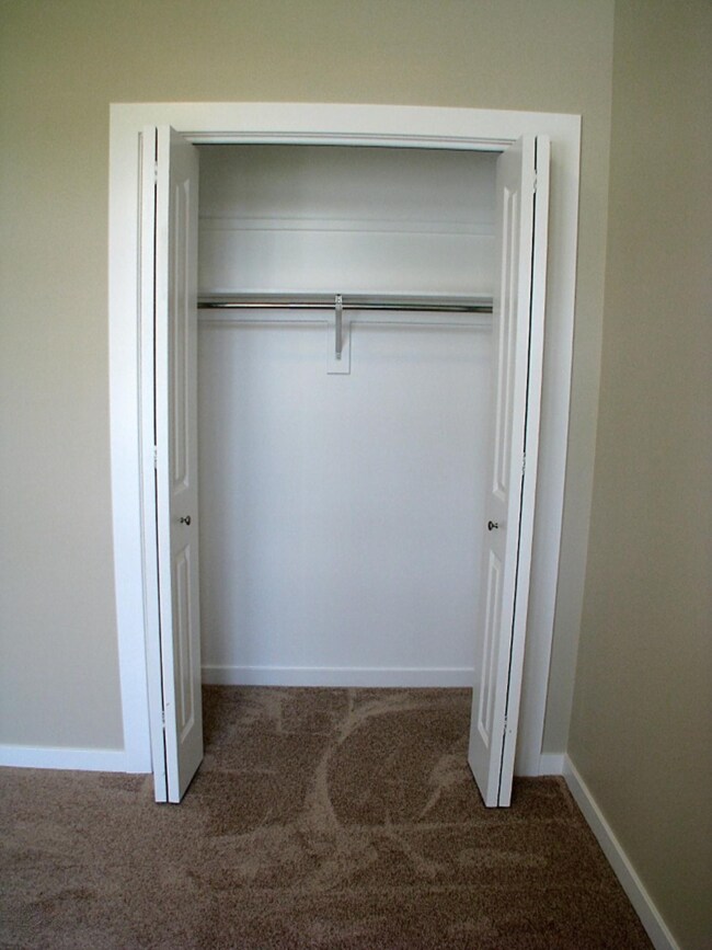 Flex Room-closet-02