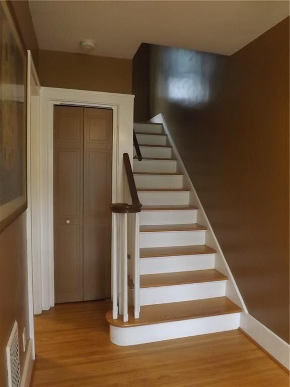 Look at the charm in this front entry way.