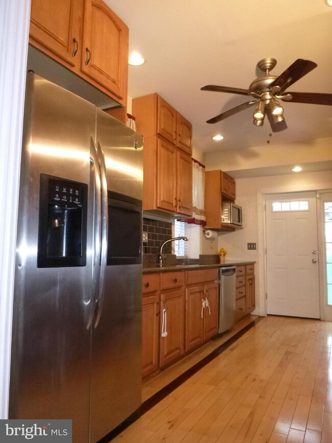 878 W Lombard St, Baltimore, MD 21201 - photo 4