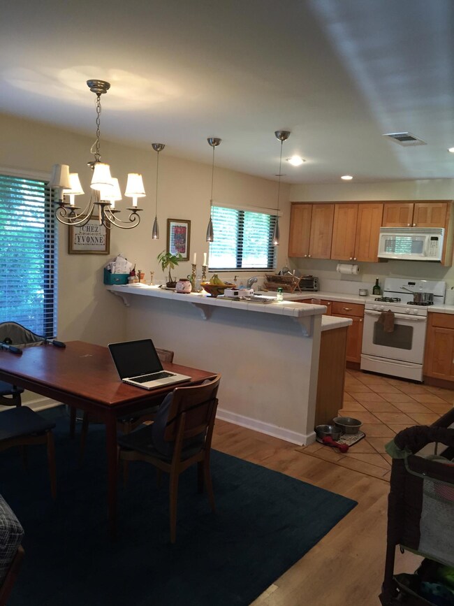 Dinning to Kitchen