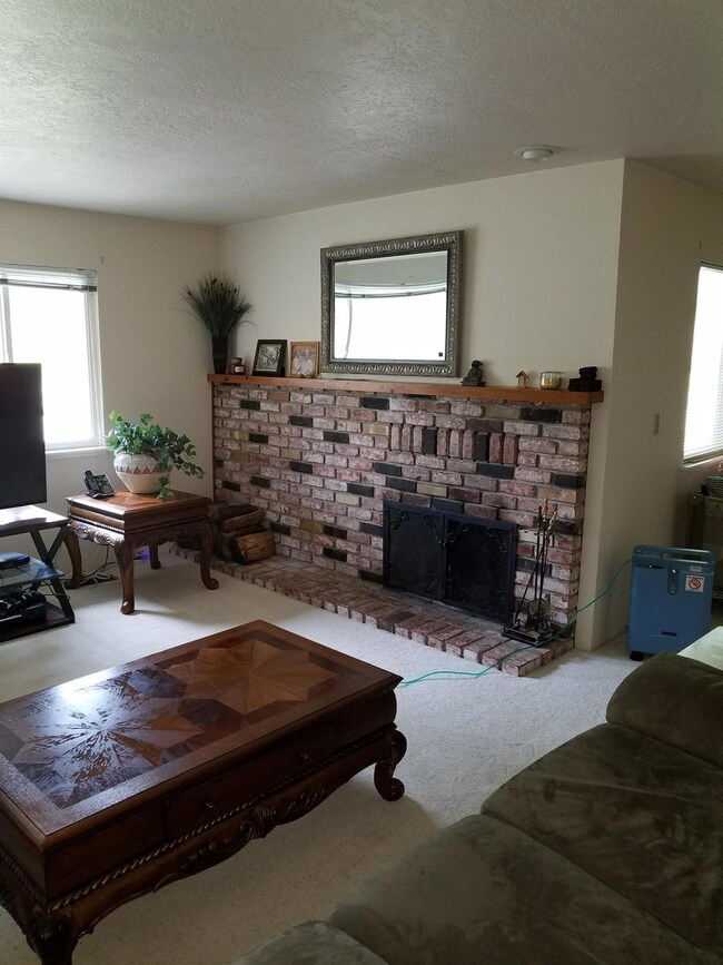 196 Kilborn Dr, Grants Pass, OR 97526 - photo 4