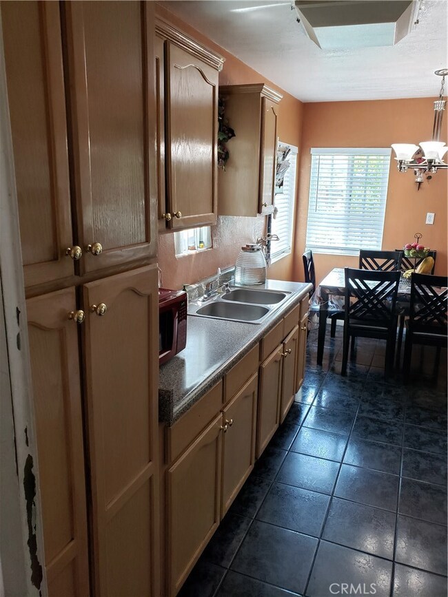 14866 Rosemary Dr, Fontana, CA 92335 - photo 4