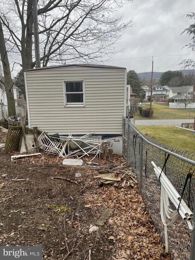 144 E Pine St, Dunmore, PA 18512 - photo 5