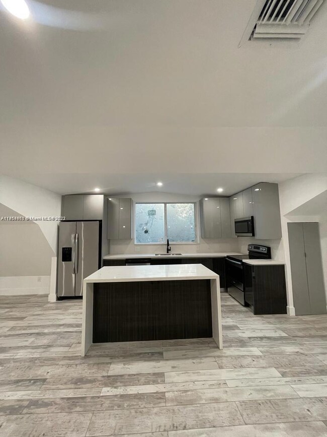 11450 SW 17th St unit barn, Davie, FL 33325 - photo 2