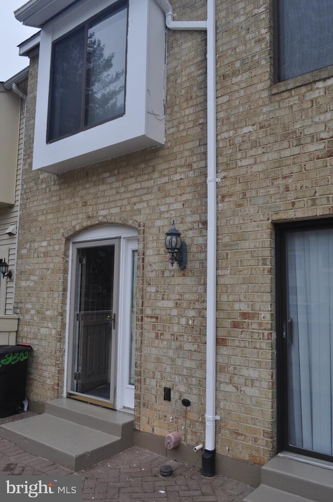 9302 Jarrett Ct, Montgomery Village, MD 20886 - photo 2