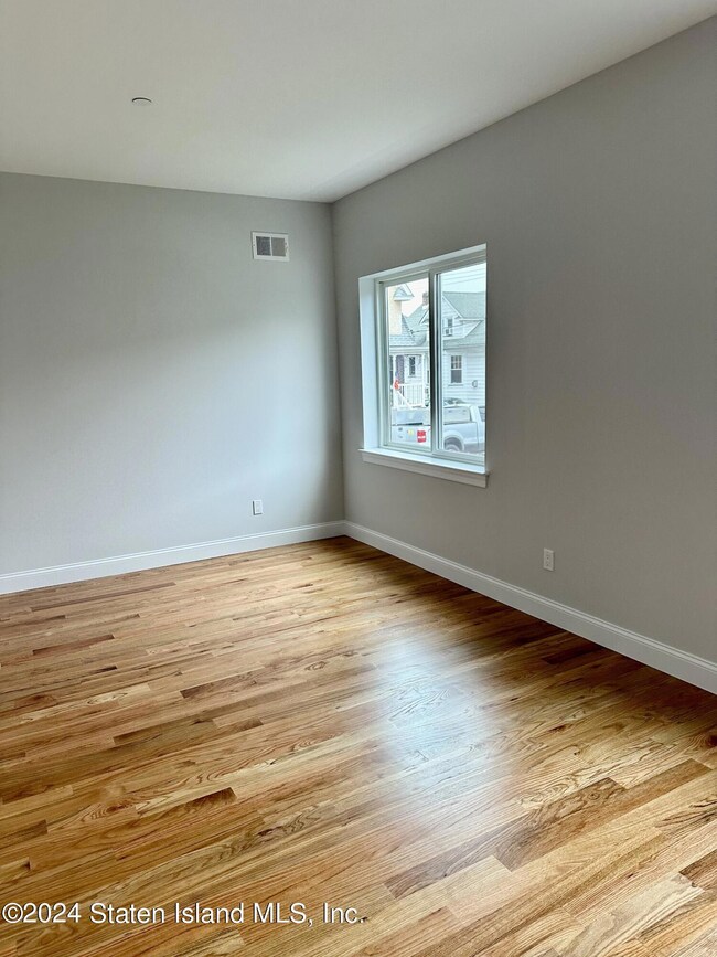 371 Maine Ave unit 2, Staten Island, NY 10314 - photo 6