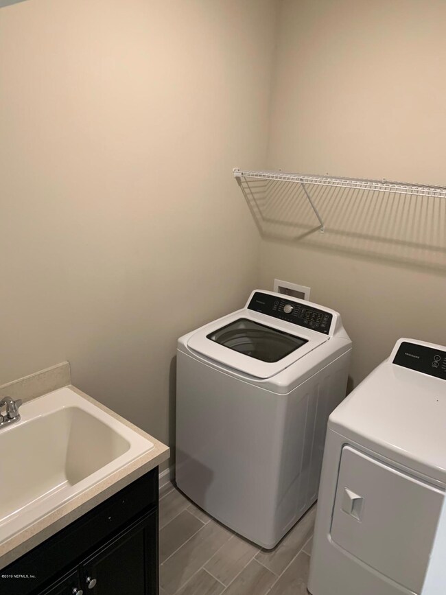 Halle washer dryer