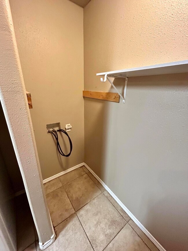 715 43rd St unit 1&2, Lubbock, TX 79404 - photo 6