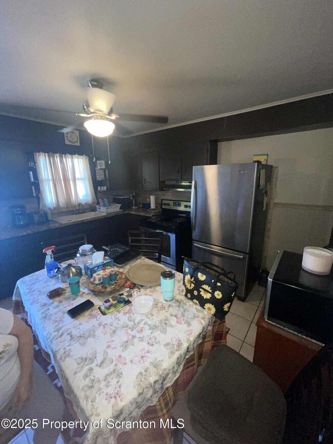 677 Harrison St, Hazleton, PA 18201 - photo 5