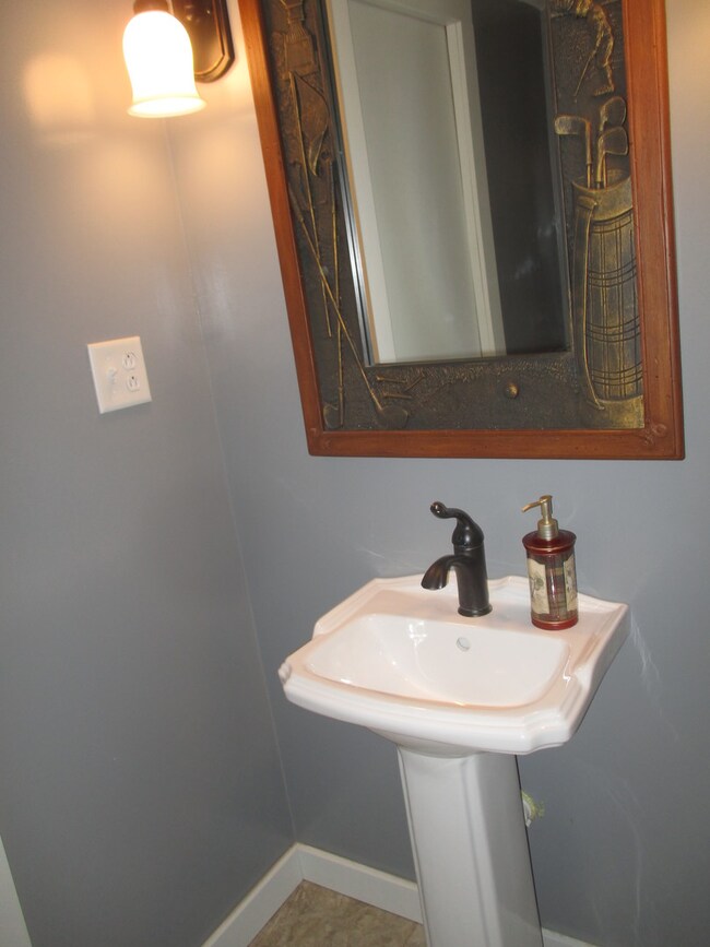 600 N Center St, Tuscola, IL 61953 - photo 2