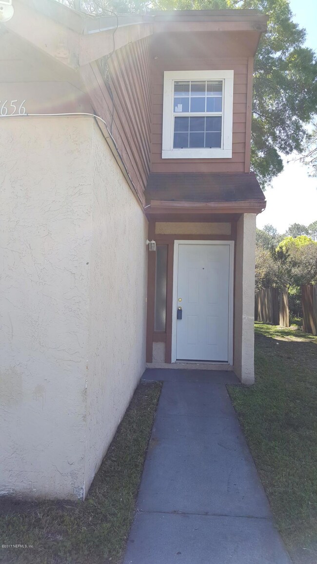 7656 Melissa Ct N, Jacksonville, FL 32210 - photo 2
