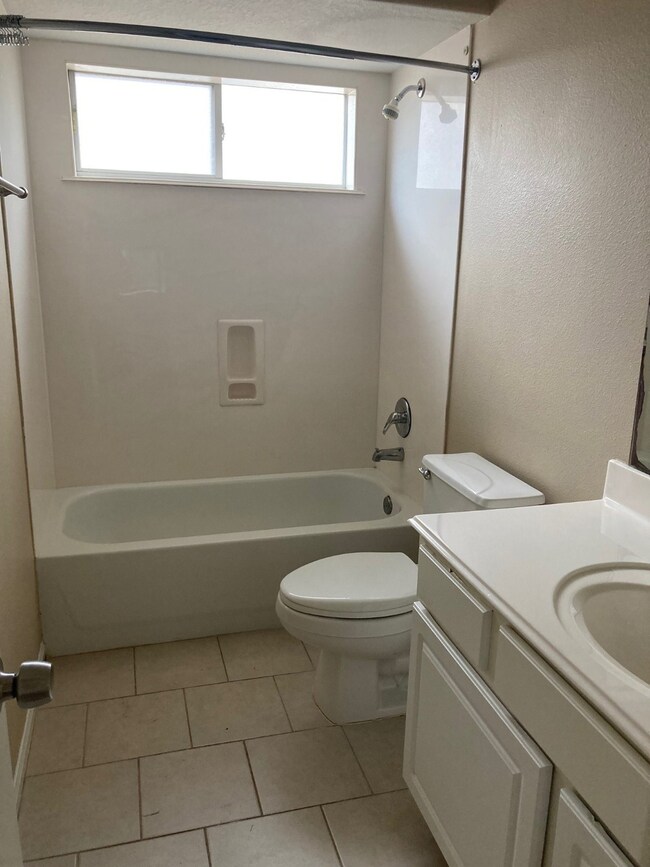hall bath with tub/shower combo